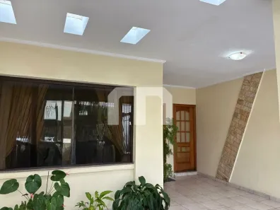 Casa com 3 Quartos para alugar, 200m² no Vila Gomes Cardim, São Paulo