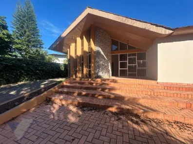 Casa com 3 Quartos para alugar, 212m² no Country, Cascavel