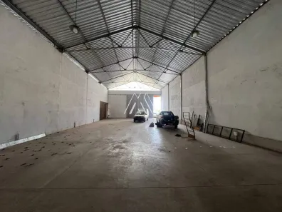 Galpão/Depósito/Armazém para alugar, 278m² no Universitário, Itaúna