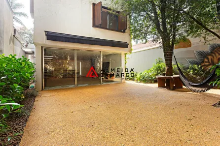 Casa com 3 Quartos para alugar, 360m² no Jardim Paulistano, São Paulo