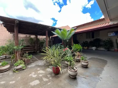 Imóvel Comercial com 4 Quartos à venda, 220m² no Jardim Mont Serrat, Aparecida de Goiânia