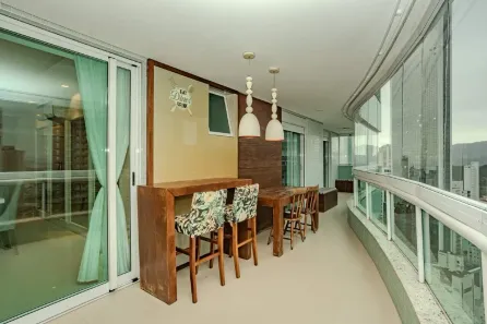 Apartamento com 3 Quartos para alugar, 217m² no Centro, Balneário Camboriú