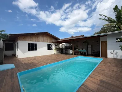 Casa com 3 Quartos à venda, 220m² no Guanabara, Joinville