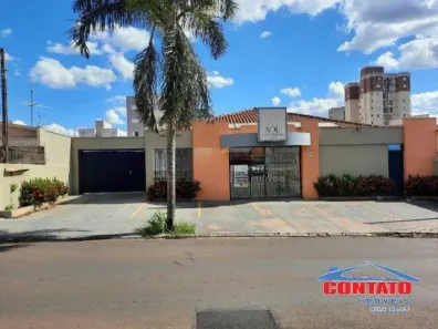 com 4 Quartos para alugar, 600m² no Centro, São Carlos