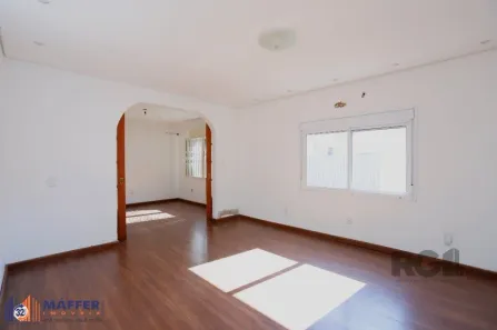 Casa com 3 Quartos à venda, 200m² no Passo da Areia, Porto Alegre