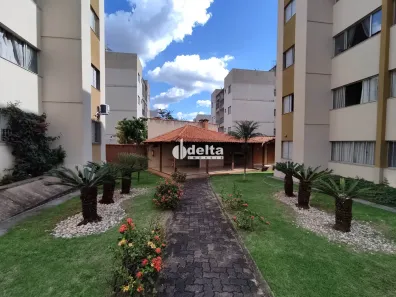 Apartamento com 3 Quartos para alugar, 70m² no Segismundo Pereira, Uberlândia