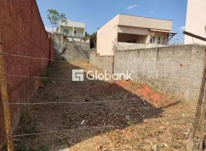 Lote/Terreno à venda, 241m² no Guarujá, Montes Claros