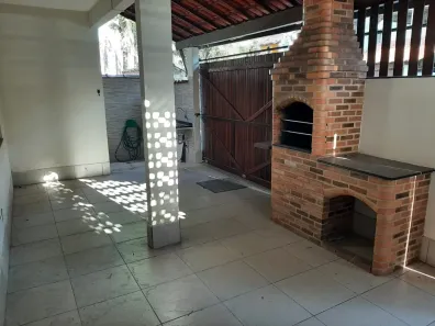 Casa de Condomínio com 3 Quartos à venda, 240m² no Amendoeira, São Gonçalo