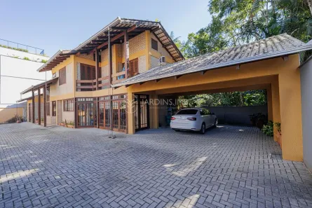 Casa com 4 Quartos à venda, 236m² no Glória, Joinville