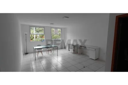 Sala Comercial para alugar, 33m² no Quarteirão Brasileiro, Petrópolis