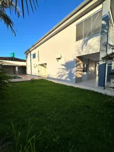 Sobrado com 4 Quartos para alugar, 550m² no Jardim Caraípe, Teixeira de Freitas