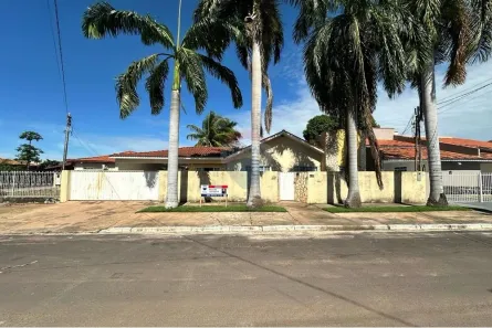 Casa com 4 Quartos à venda, 252m² no Centro, Água Boa