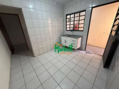 Casa com 2 Quartos para alugar, 50m² no Centro, Suzano