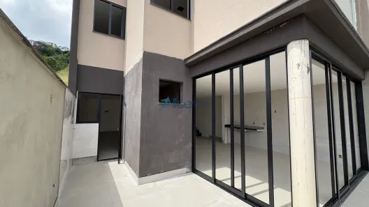 Casa com 4 Quartos à venda, 225m² no Novo Horizonte, Juiz de Fora