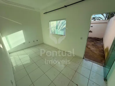 Casa com 2 Quartos para alugar, 60m² no Jardim das Palmeiras, Uberlândia
