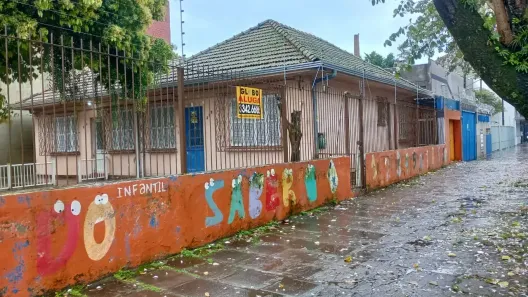 Imóvel Comercial com 2 Quartos para alugar, 180m² no Navegantes, Porto Alegre