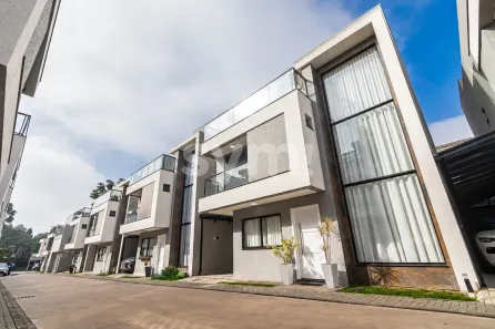 Casa de Condomínio com 3 Quartos à venda, 200m² no Xaxim, Curitiba
