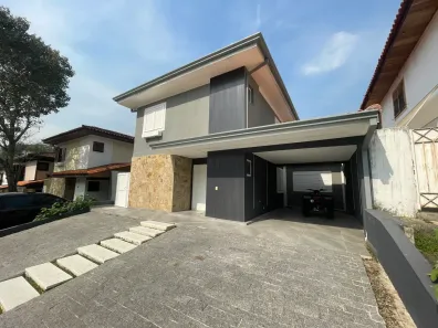 Casa de Condomínio com 3 Quartos para alugar, 290m² no São Paulo II, Cotia
