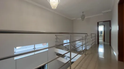 Sobrado com 4 Quartos à venda, 250m² no Laranjeiras, Uberlândia