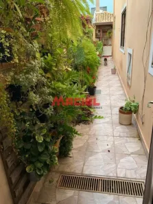 Casa com 4 Quartos à venda, 250m² no Loteamento Residencial Vista Linda, São José dos Campos