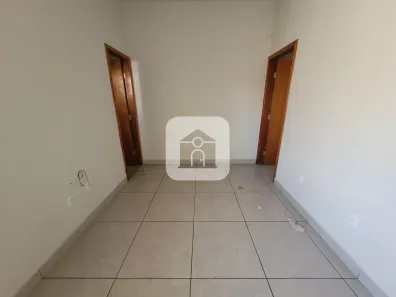 Casa com 3 Quartos para alugar, 60m² no Martins, Uberlândia