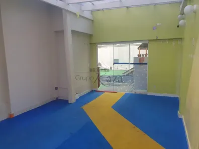 Prédio Comercial com 7 Quartos à venda, 300m² no Vila Uberabinha, São Paulo