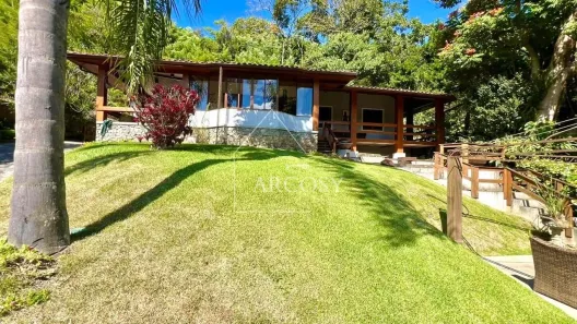 Casa de Condomínio com 4 Quartos à venda, 450m² no Corrêas, Petrópolis