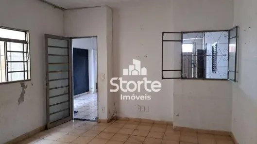 Casa com 4 Quartos à venda, 250m² no Santa Mônica, Uberlândia