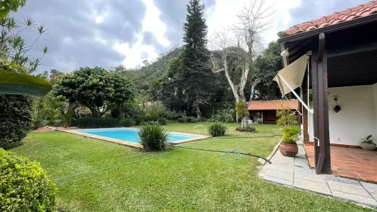 Casa com 3 Quartos à venda, 243m² no Nogueira, Petrópolis