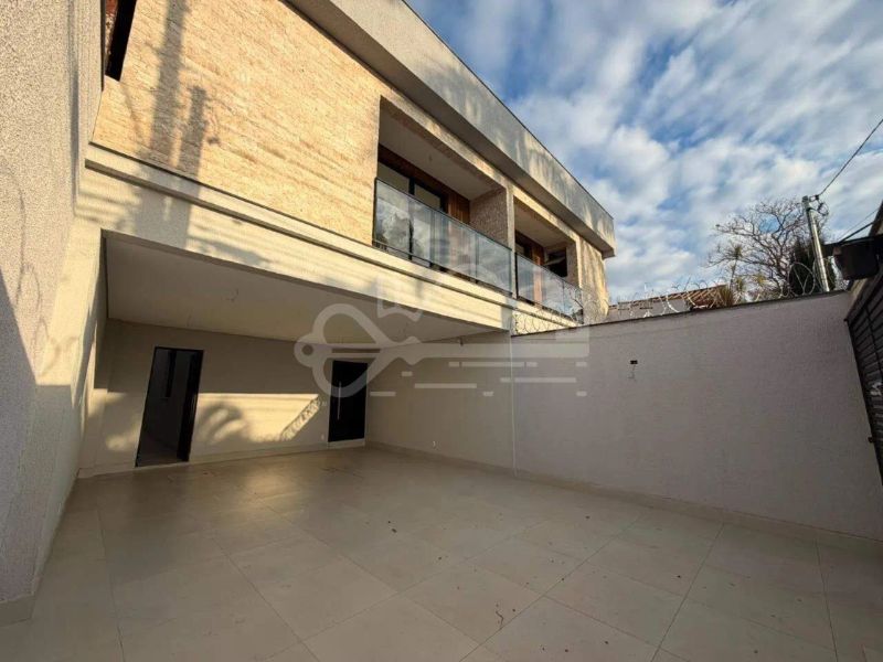 Casa com 4 quartos — Santa Amélia, Belo Horizonte