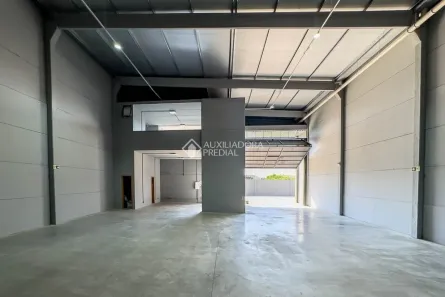Galpão/Depósito/Armazém para alugar, 350m² no Santa Rosa de Lima, Porto Alegre