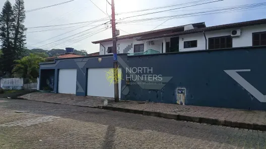 Casa com 3 Quartos para alugar, 190m² no Floresta, Joinville
