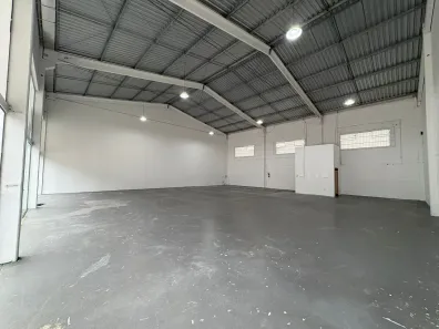 Galpão/Depósito/Armazém com 1 Quarto para alugar, 324m² no Centro, Camboriú