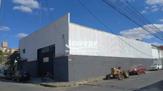 Galpão/Depósito/Armazém para alugar, 689m² no Ouro Preto, Belo Horizonte