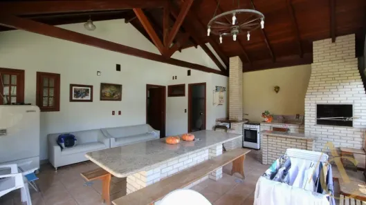 Casa com 5 Quartos para alugar, 330m² no Balneário, Florianópolis