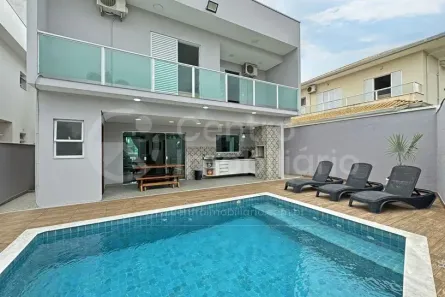 Casa de Condomínio com 3 Quartos à venda, 196m² no Jardim Tres Marias, Peruíbe