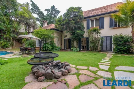Casa com 5 Quartos à venda, 1379m² no Jardim Everest, São Paulo