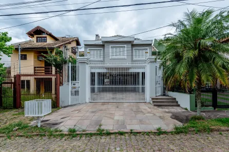 Casa com 4 Quartos à venda, 221m² no Espírito Santo, Porto Alegre