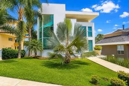 Casa com 4 Quartos à venda, 730m² no São João, Curitiba