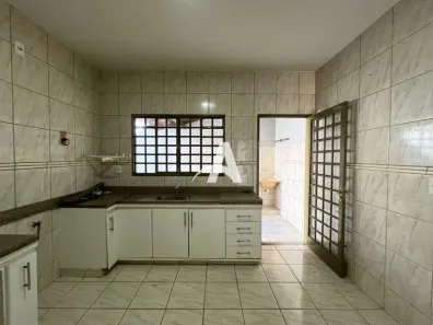 Casa com 3 Quartos para alugar, 82m² no Jaraguá, Uberlândia