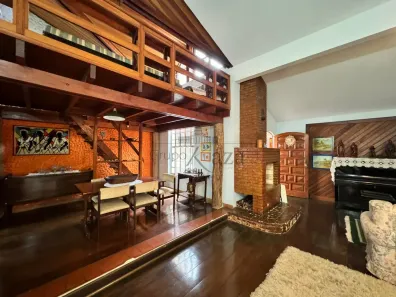 Casa com 4 Quartos à venda, 227m² no Centro, Jacareí