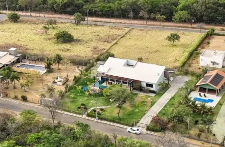 Fazenda/Sítio com 4 Quartos à venda, 450m² no Setor Central, Bela Vista de Goiás