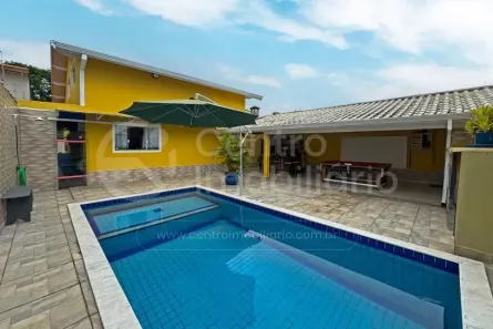 Casa com 4 Quartos à venda, 188m² no Belmira Novaes, Peruíbe