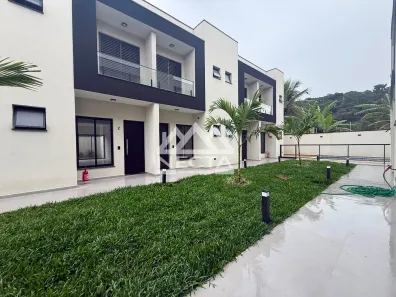 Casa de Condomínio com 2 Quartos à venda, 77m² no Capricórnio II, Caraguatatuba