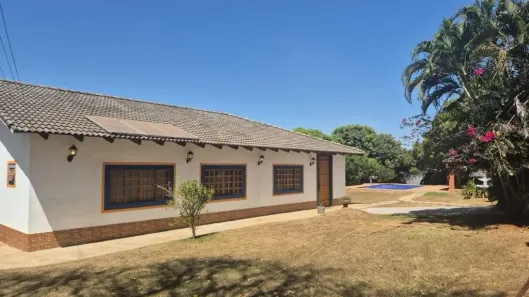 Fazenda/Sítio com 6 Quartos à venda, 2136m² no Condomínio Parque dos Cisnes, Goiânia