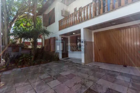 Sobrado com 4 Quartos à venda, 326m² no Passo da Areia, Porto Alegre