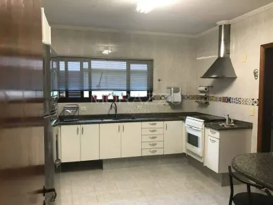 Sobrado com 3 Quartos à venda, 276m² no Vila Zezé, Jacareí