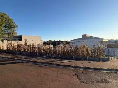 Lote/Terreno à venda, 439m² no Jardim Chácara dos Pinheiros, Botucatu