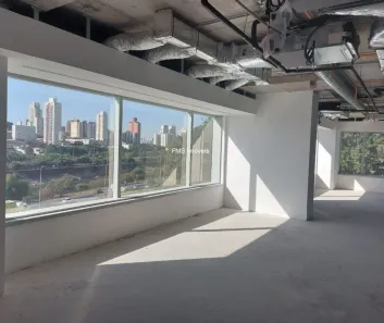 Sala Comercial para alugar, 900m² no Ponte Pequena, São Paulo