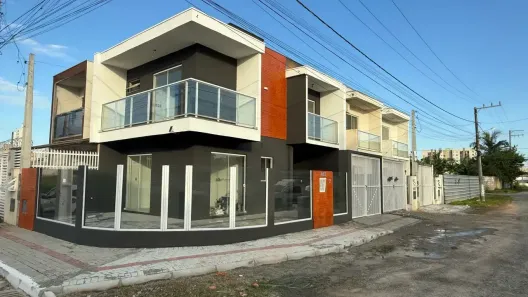 Sobrado com 2 Quartos à venda, 82m² no Itacolomi, Balneário Piçarras